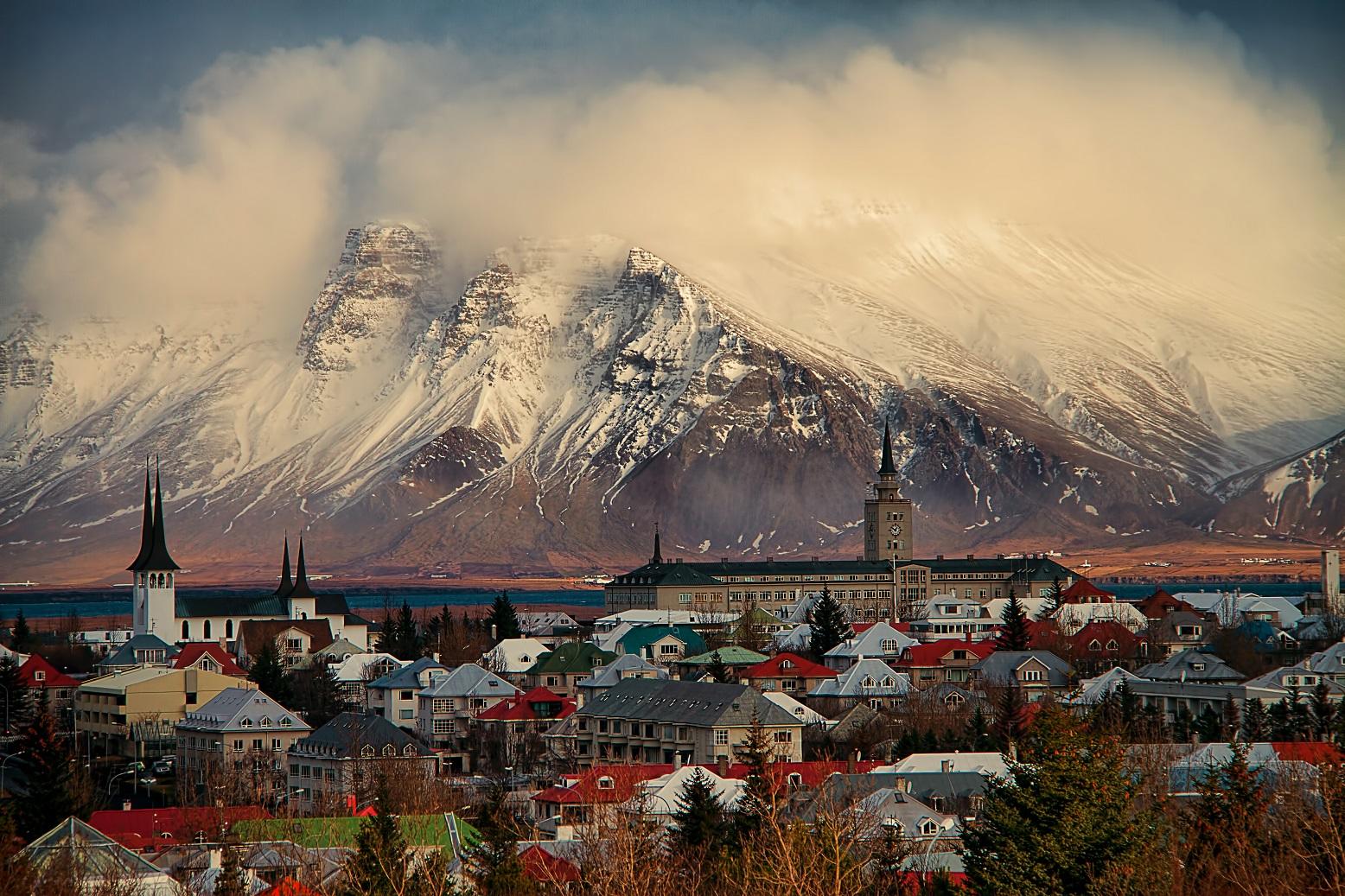 Reykjavik. Рейкьявик столица Исландии. Исландия Рик Явик. Исландия Рик Явик природа. Рейкьявик столица Исландии фото.