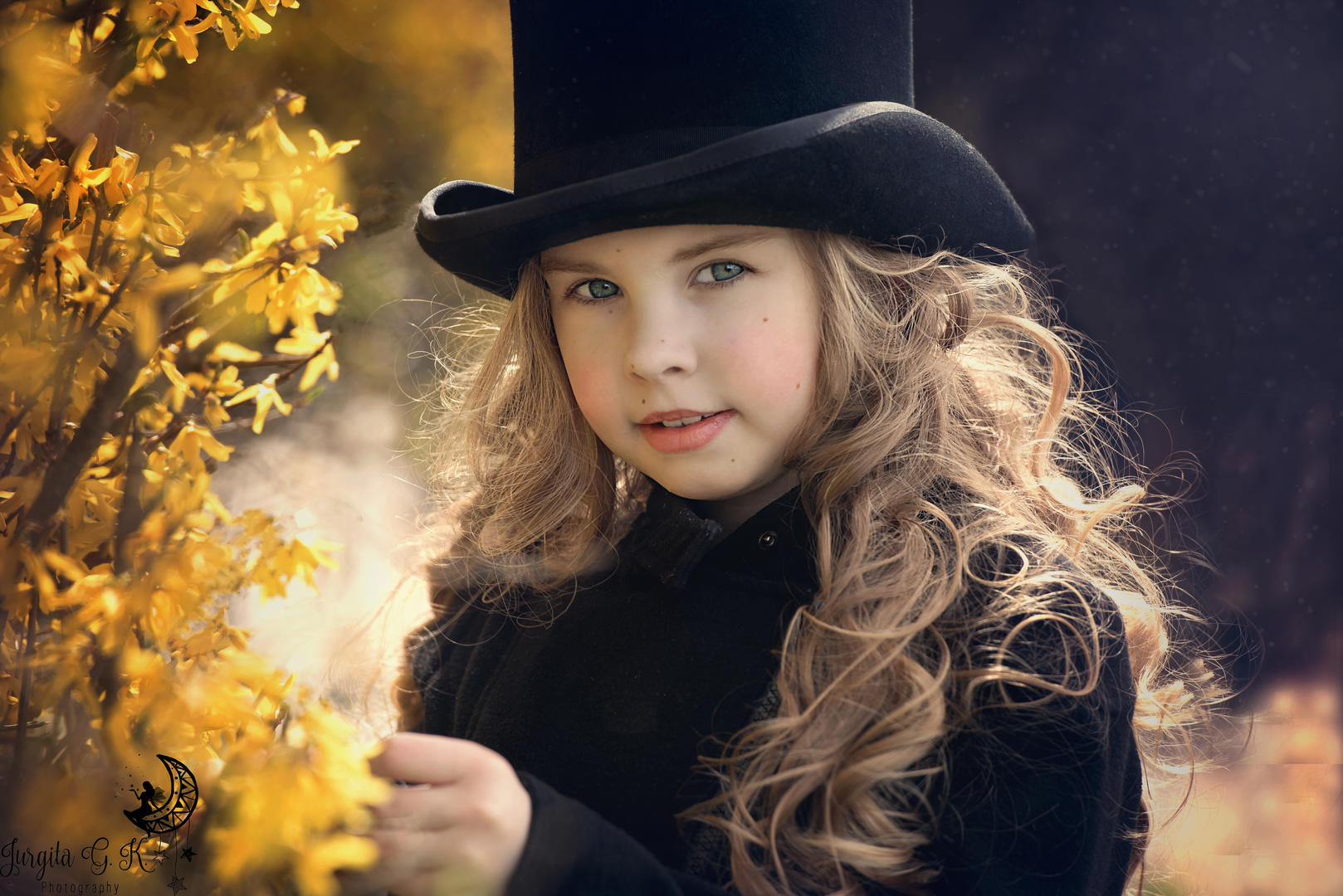 Crowd results | Children wearing hats - Portrait photo contest ...