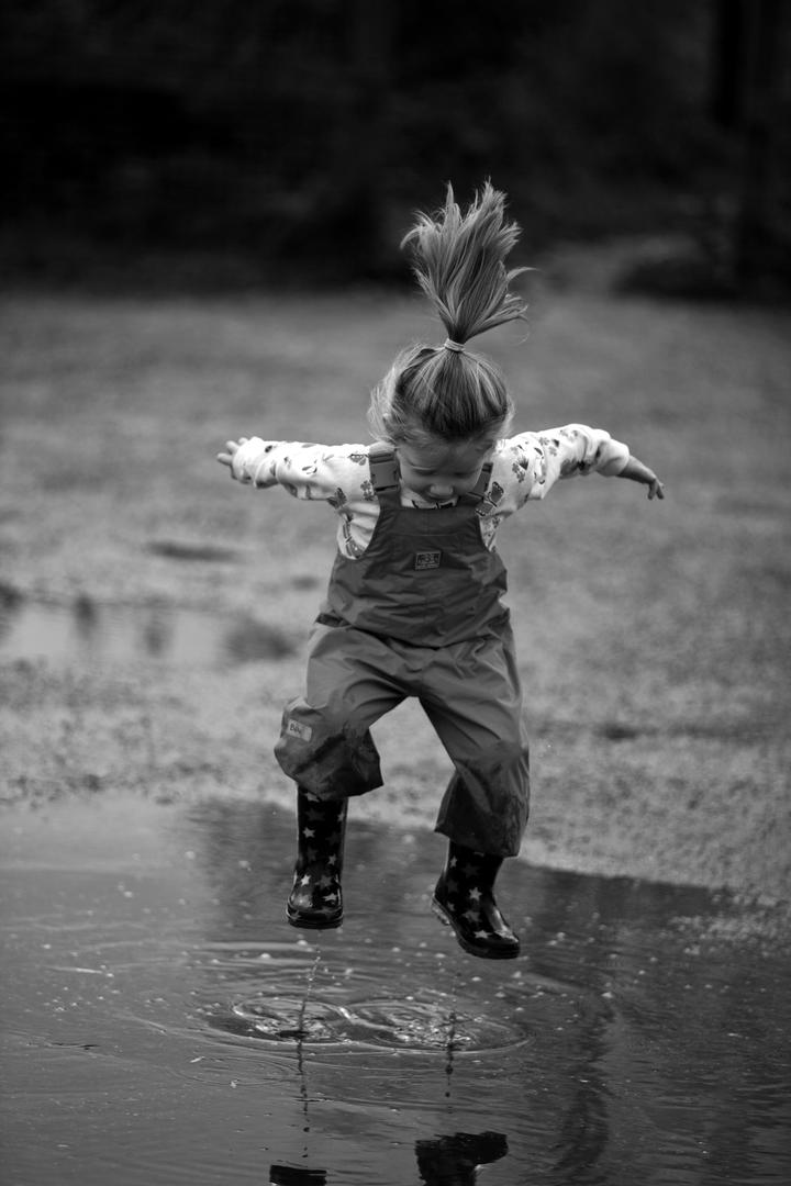 Crowd results | Children Playing in Puddles - Water photo contest ...