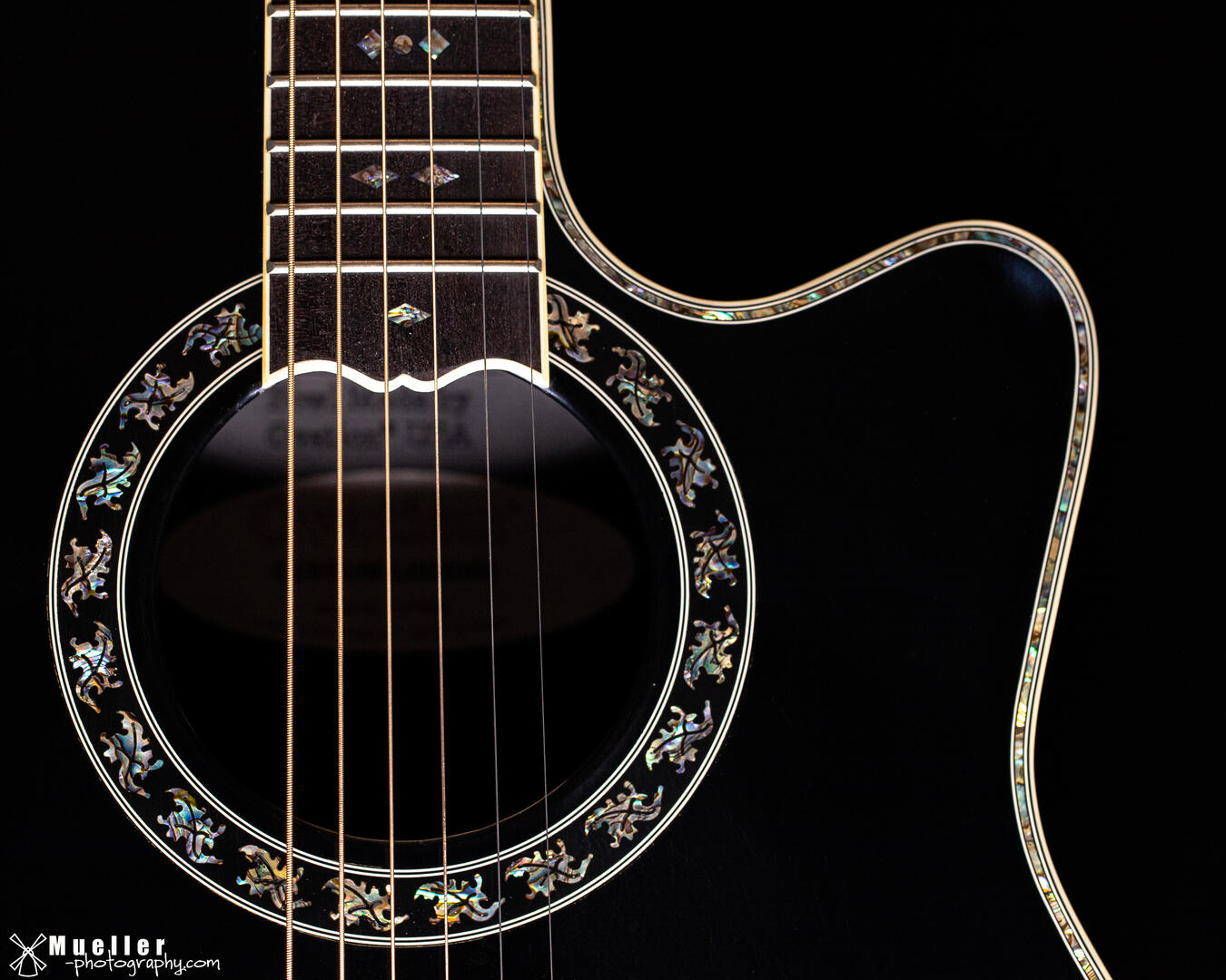 write the names of stringed musical instruments in your daily life