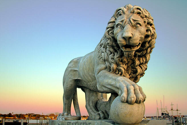 large sculptures of lions        
        <figure class=