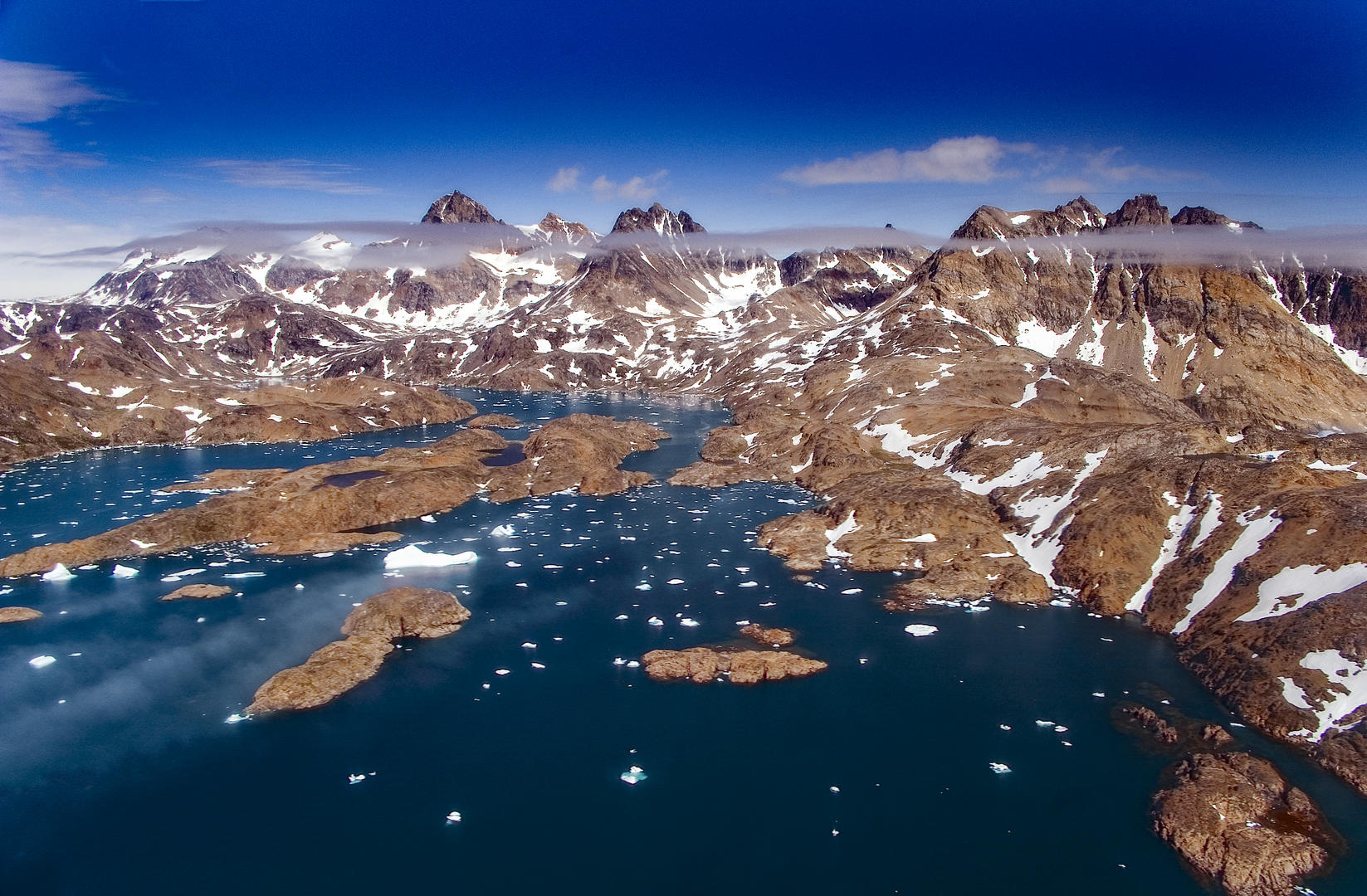 Северная америка полуостров аляска. Гренландия (остров). Аляска Гренландия. Северная Америка Гренландия. Северный Ледовитый океан остров Гренландия.