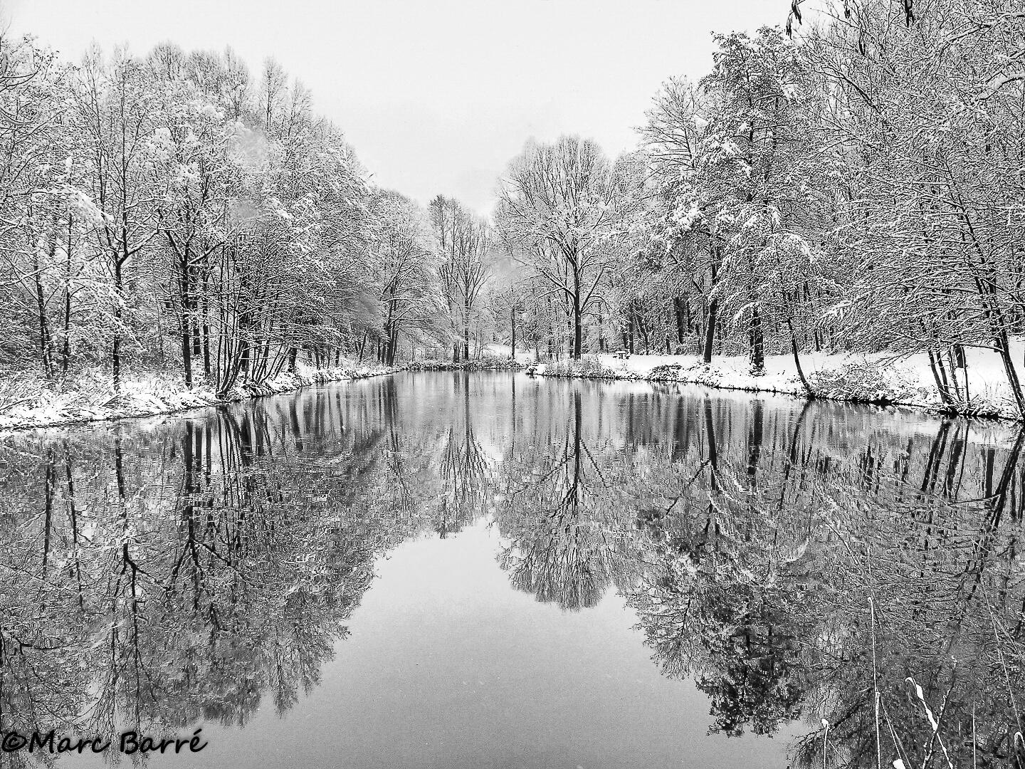 Lake Reflections in Black and White - Waterscape photo contest ...